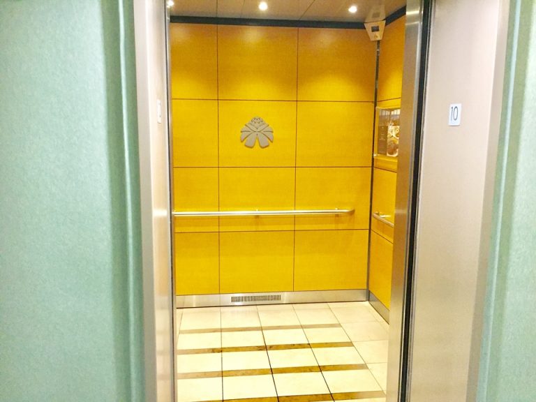 エレベーター内観