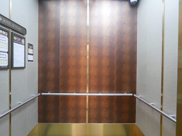 エレベーター内観