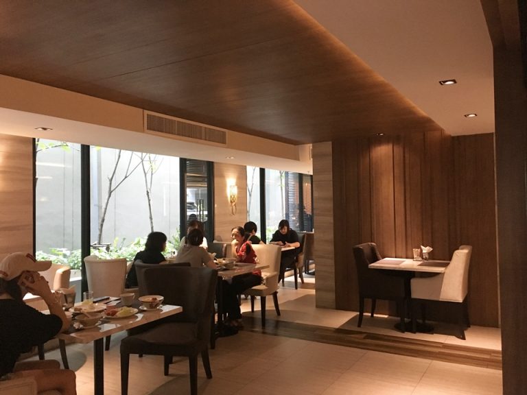 レストラン客席