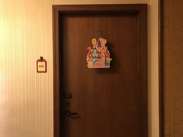 客室入口外観ドア