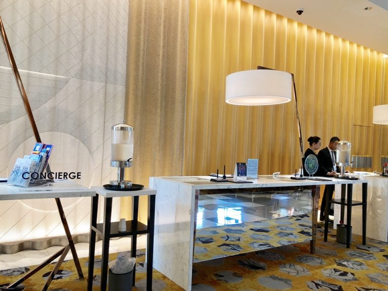 フロントカウンター