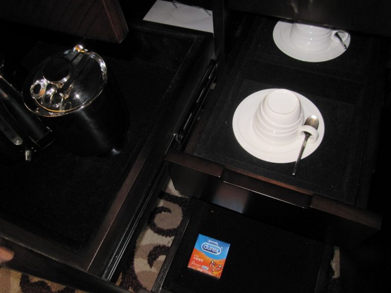 ティーカップと避妊具