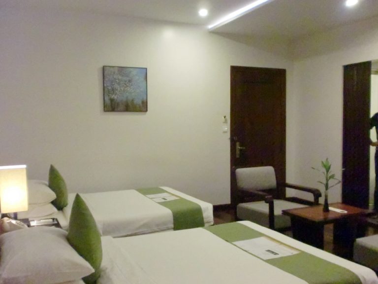 窓際から部屋全体