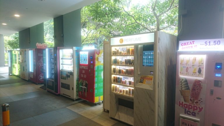 エントランス前の自動販売機