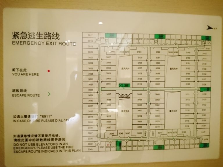 客室ドア非常口案内図1