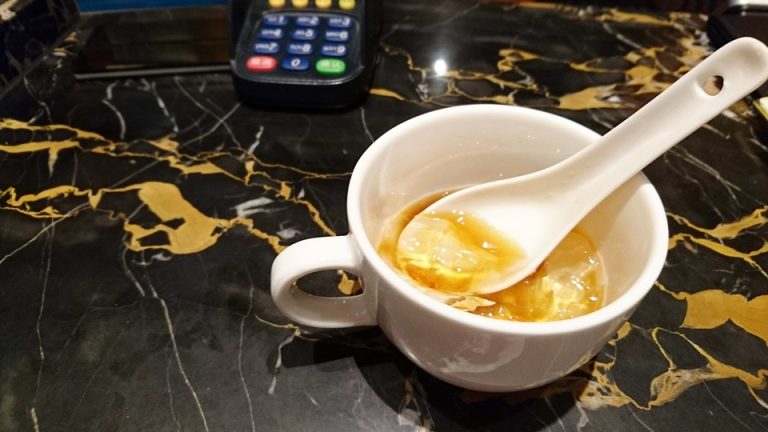 0302_フロント-フロントカウンター (2)Checkin時に振舞ってくれたスイーツ