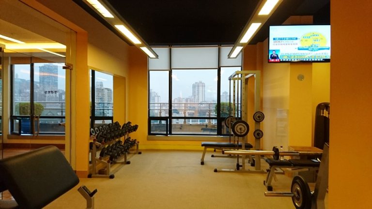 1202_ホテル内の特徴的な施設-ジム (2)