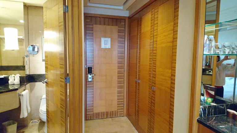 0602_客室-客室入口内観ドア (2)