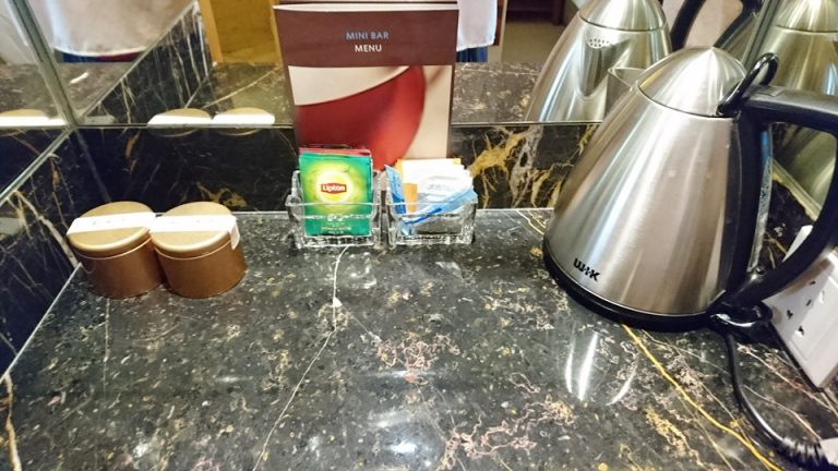 0615_客室-ミニバー・カフェコーナー (1)