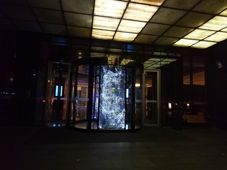 ホテルエントランス内観(ロビー側)