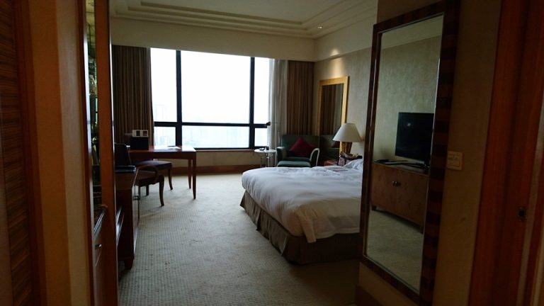 0604_客室-客室全体(窓際方向) (1)