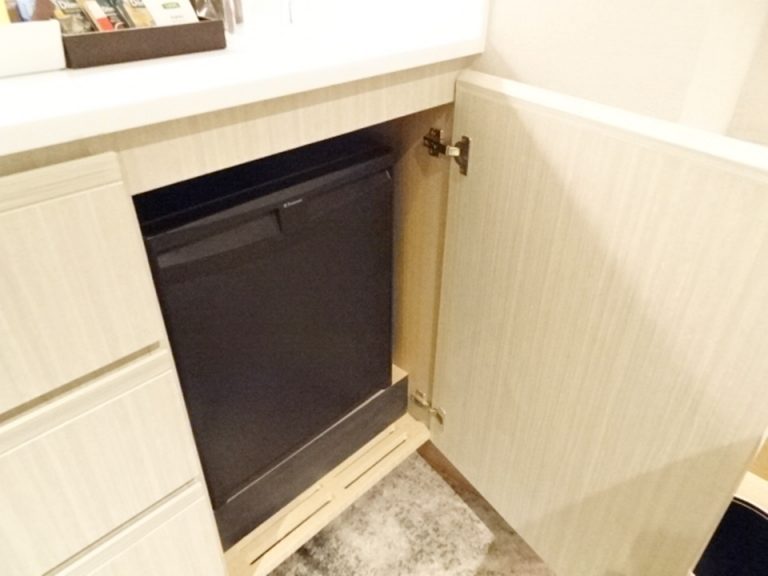 冷蔵庫_閉じた状態