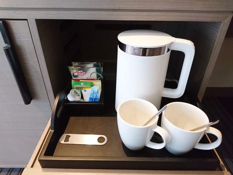 ミニバー、カップ