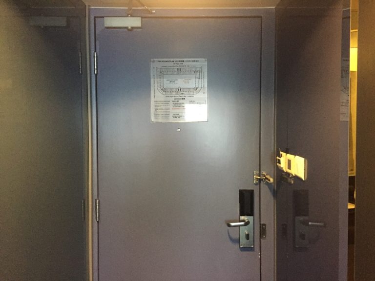 客室入口内観ドア1