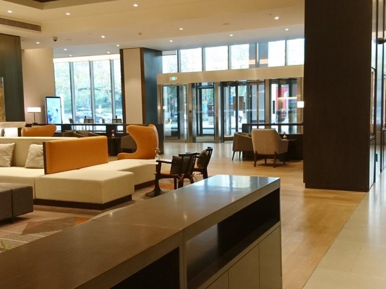 エントランス内観