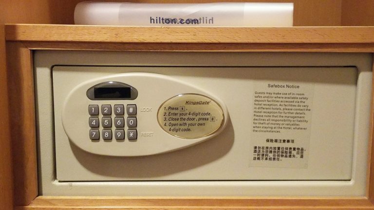 0611_客室-セーフティーボックス(閉じた状態) (1)