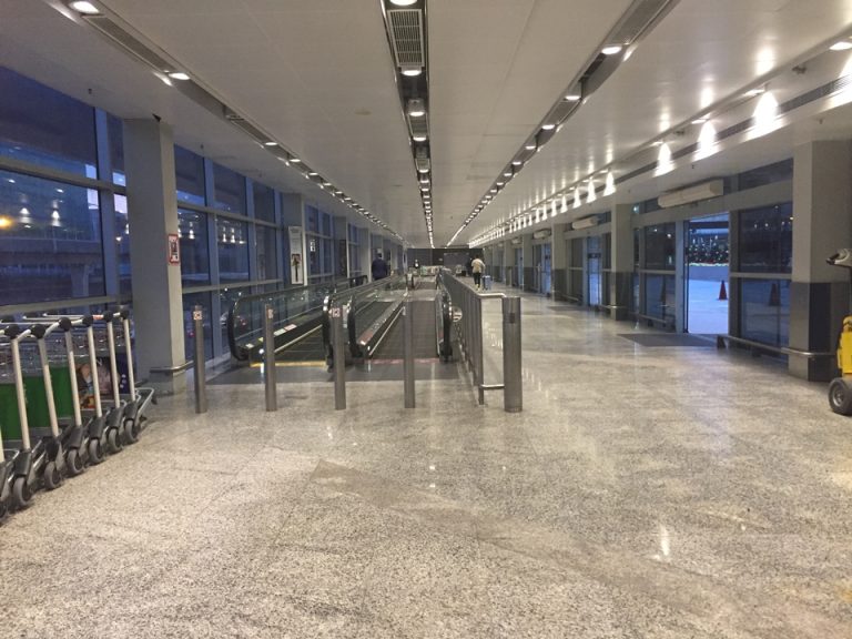 空港との連絡通路1