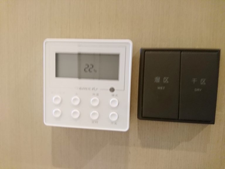 エアコンコントローラーパネル