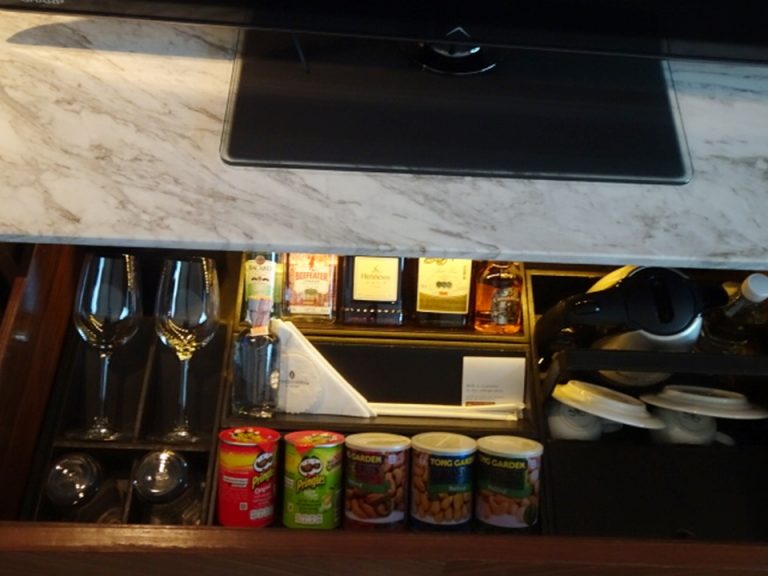 ミニバーとカフェバーコーナー