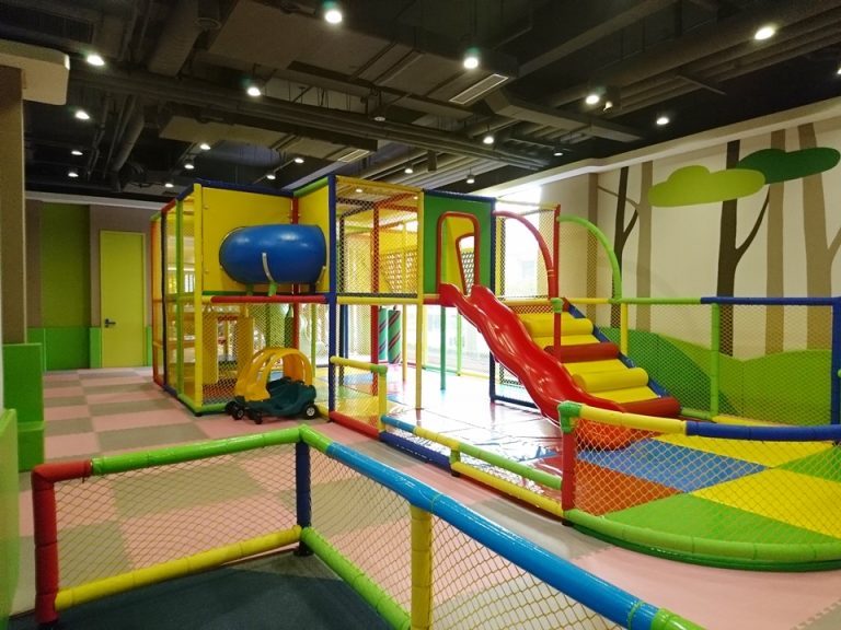 キッズプレイルーム内観