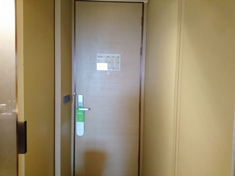 客室ドア内側1