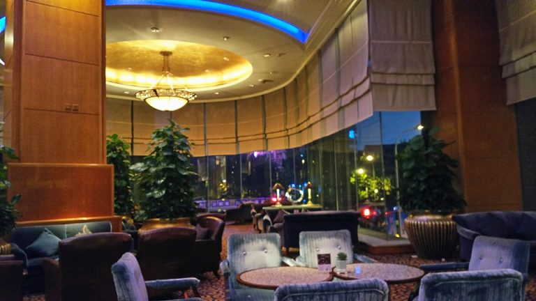 0902_館内レストラン&BAR-利用した場合は内観・料理など (5)ロビー横のラウンジバー