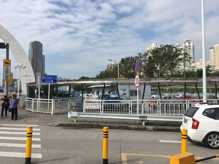 深センタクシー乗り場