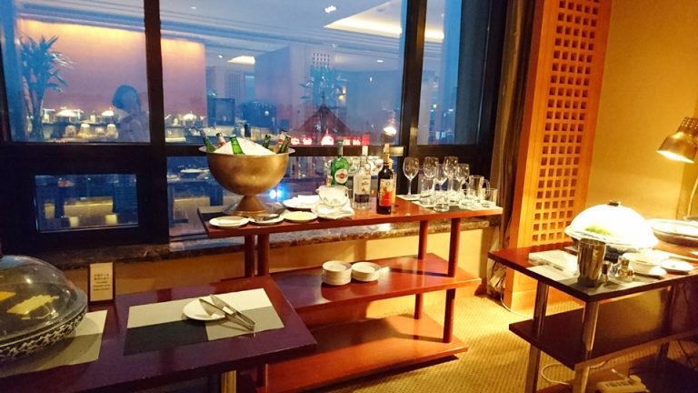 0902_館内レストラン&BAR-利用した場合は内観・料理など (3)エグゼクティブラウンジバーのカクテルタイム