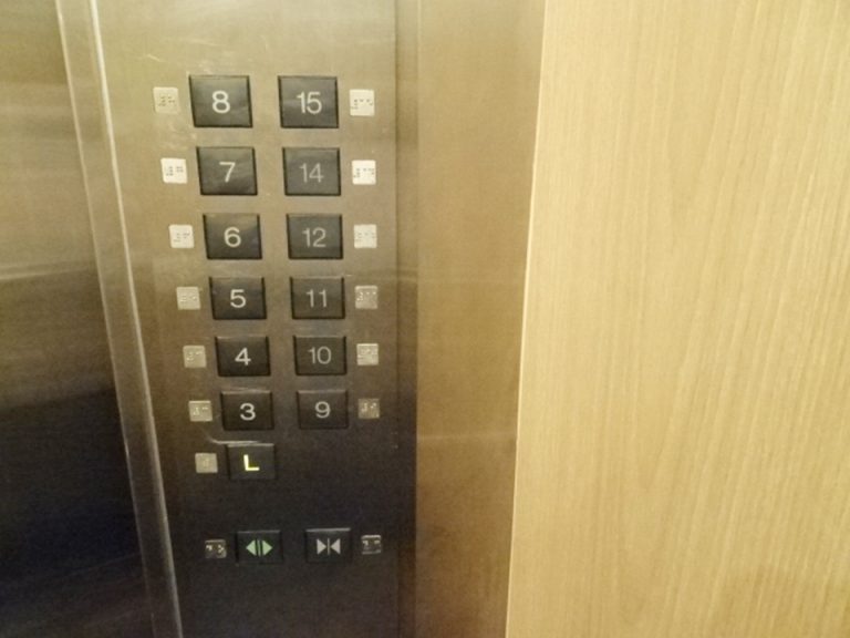 エレベーター階数ボタン