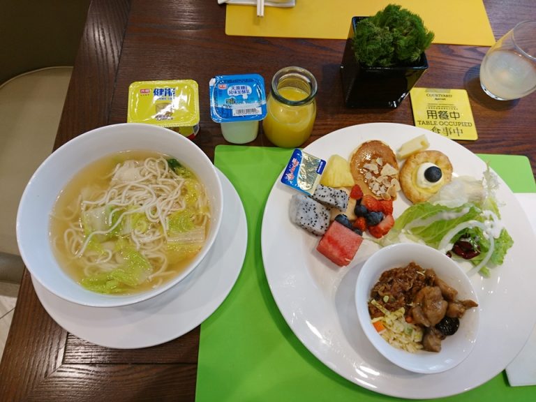 朝食 料理7 麺は好みの具で作ってもらった