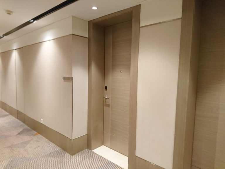 客室入口外観ドア