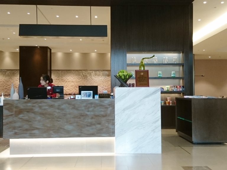 フロントカウンター