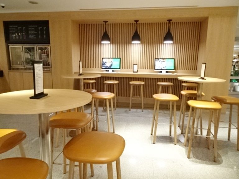 レストランとバー_客席一部