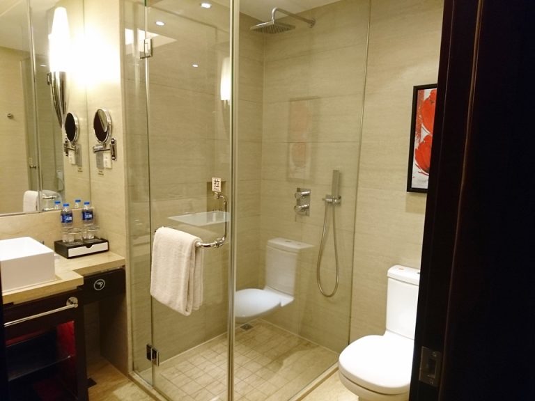 シャワー(入口側)