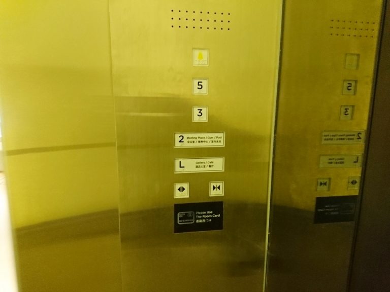 エレベーター内観 ボタン カードキー必要