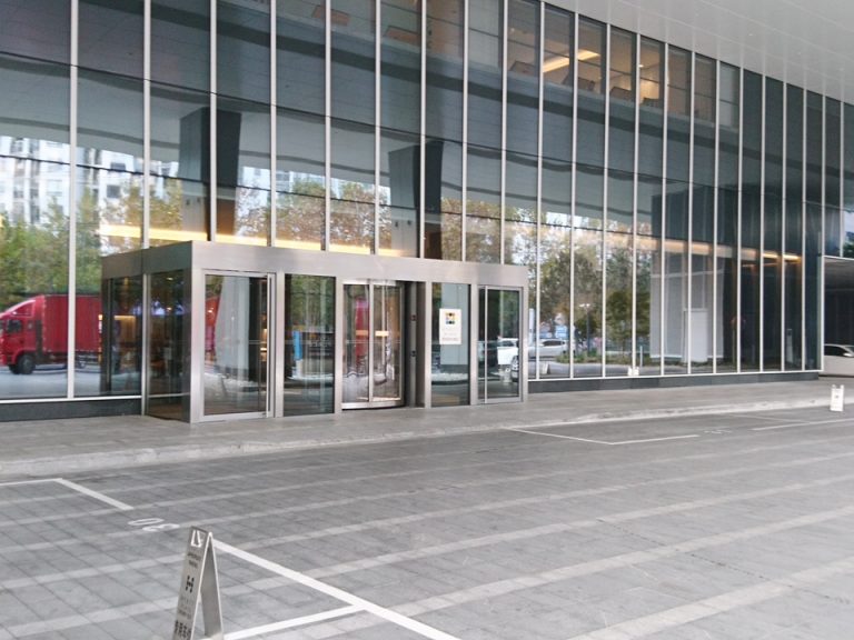 エントランス外観1