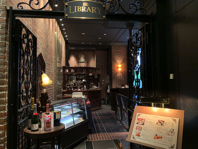 1Fフロント横カフェ&バー「LIBRARY」外観