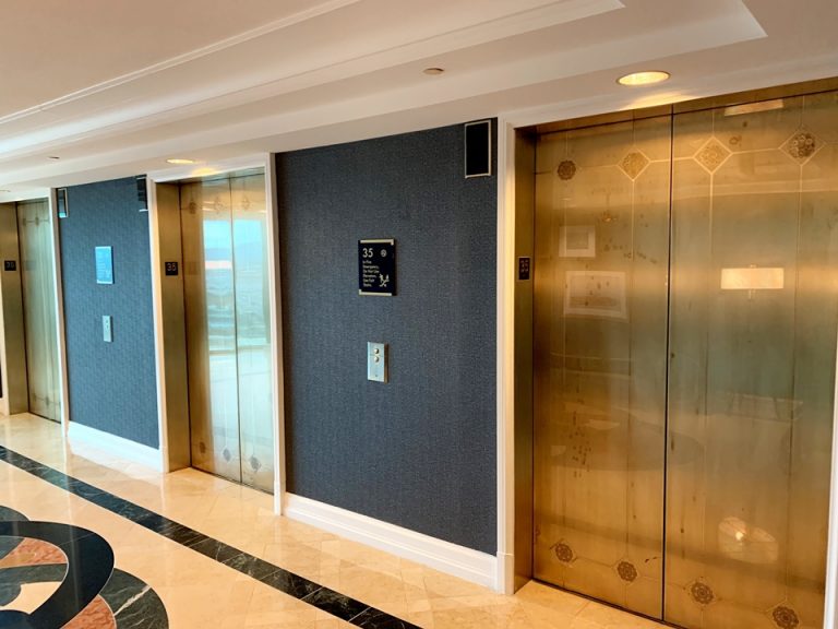 エレベーターホール客室階2