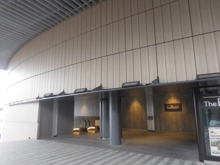 エントランス外観 (1)