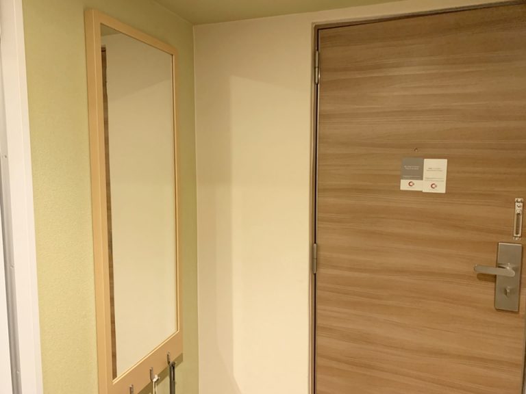 玄関中から