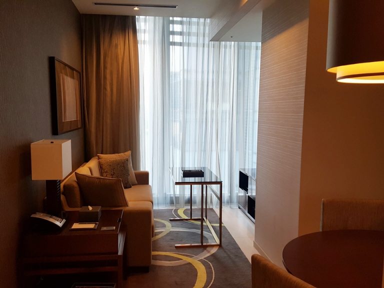 客室全体(窓際方向)_04(リビング)