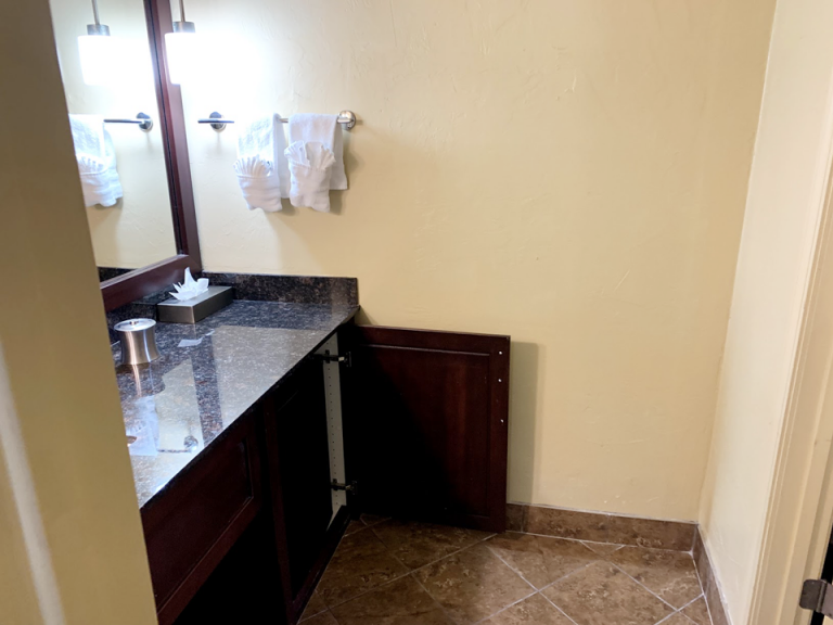 バスルーム内から入口