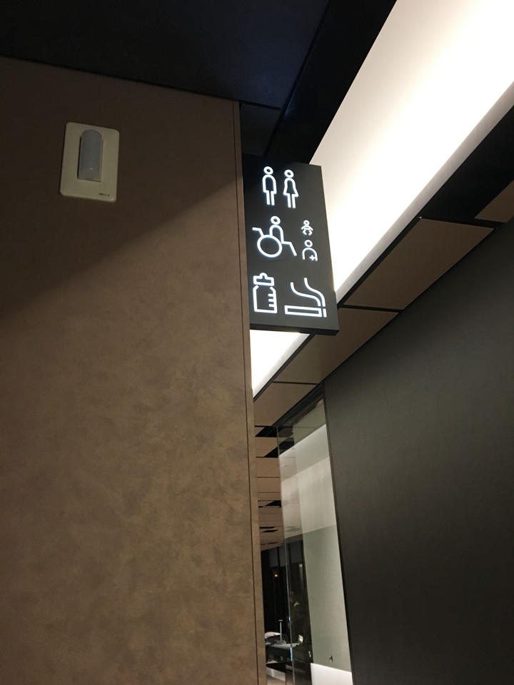 フロント階案内板