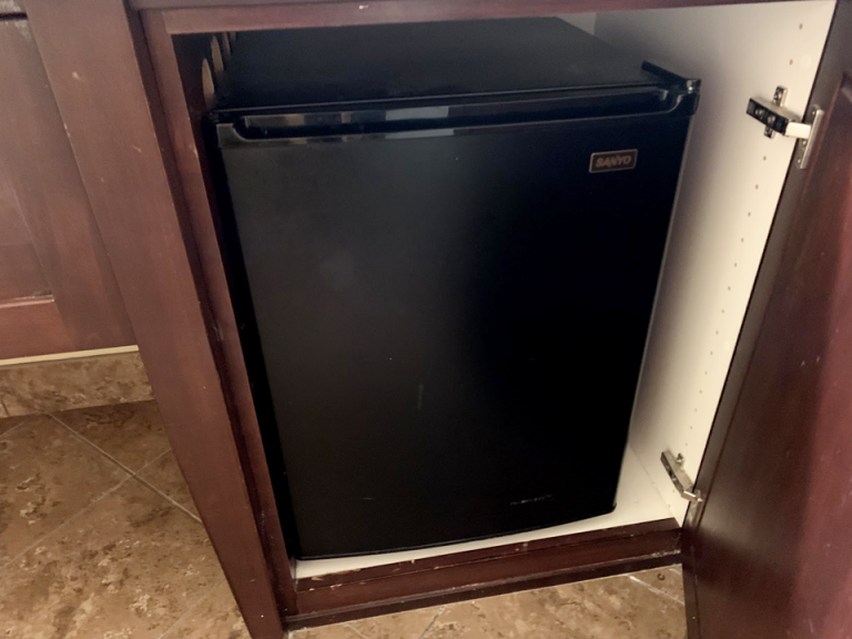 冷蔵庫(閉じた状態)