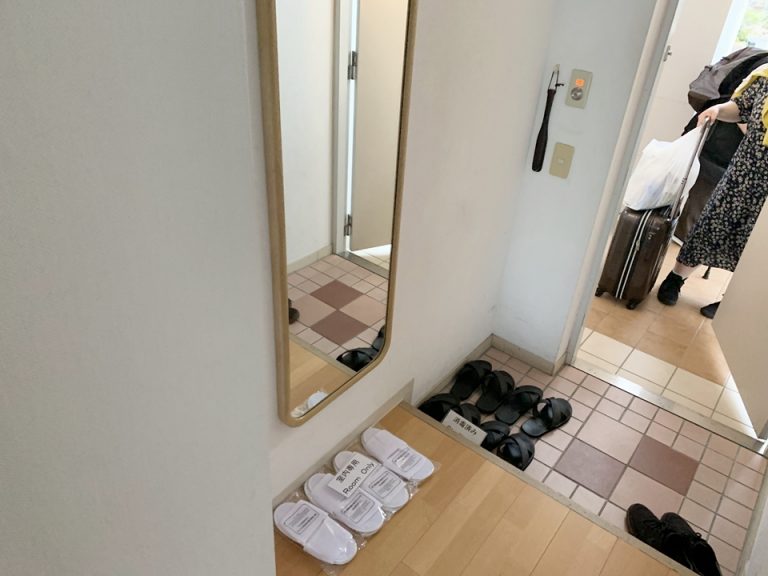 客室から玄関