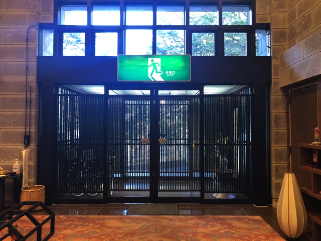 エントランス内観