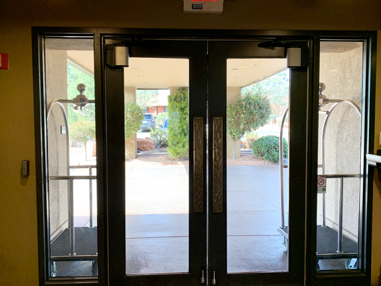 エントランス内観