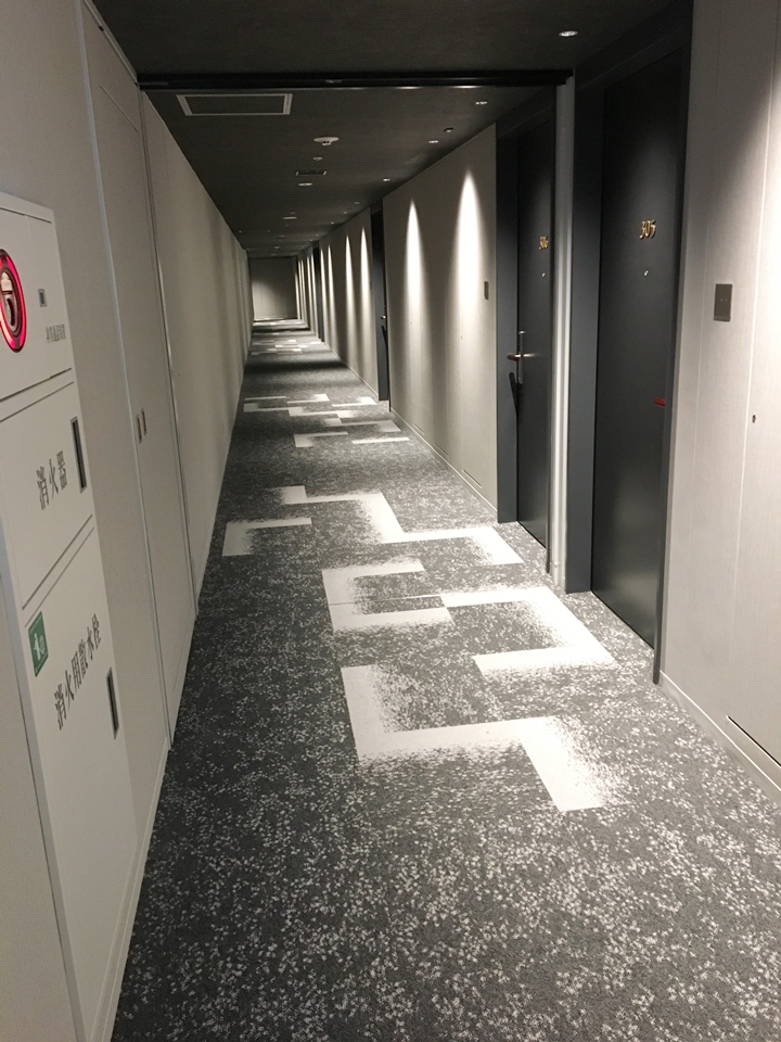 客室階廊下全体 エレベーターホールを出て左手側