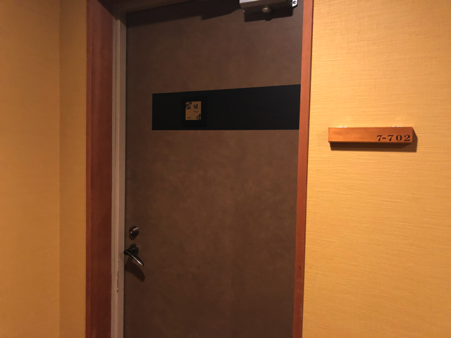 客室入口外観ドア