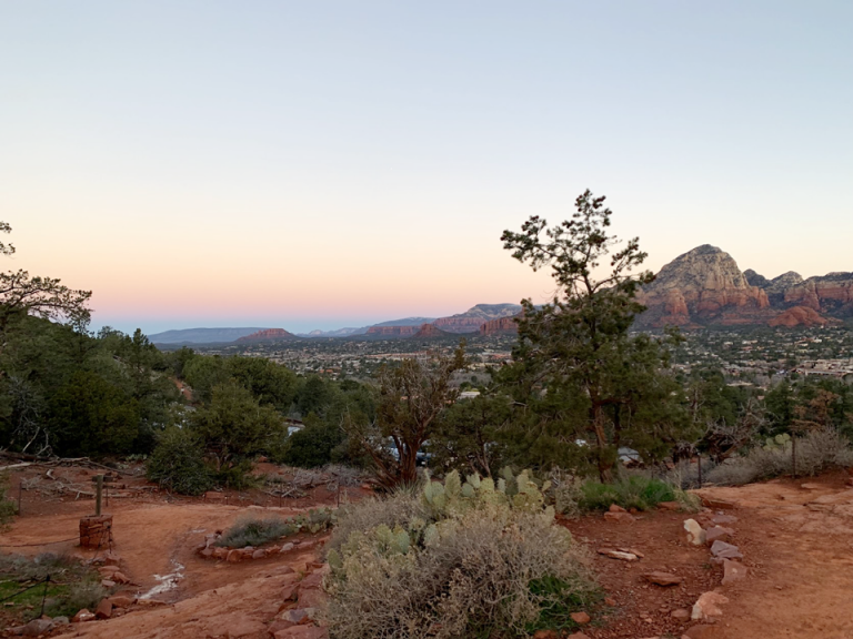 観光スポット(エアポートメサの朝日)
